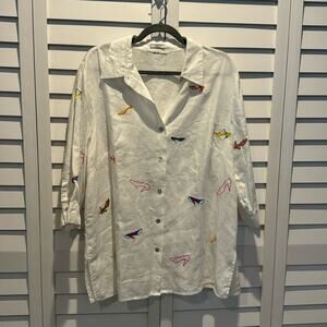 2 Friends Woman NWOT Linen button down blouse with embroidered Shoes all over.